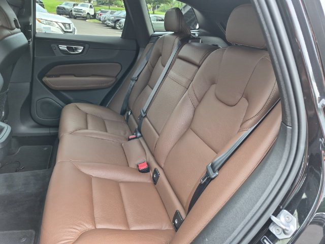 Used 2021 Volvo XC60 T5 Momentum w/ Premium Package AWD/4WD image 28