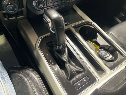 Used 2019 Ford F150 Lariat w/ Equipment Group 502A Luxury AWD/4WD image 20