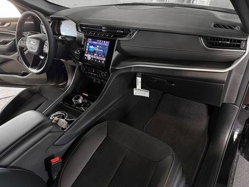 New 2025 Jeep Grand Cherokee Altitude AWD/4WD image 37