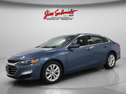 Used 2025 Chevrolet Malibu LT image 2
