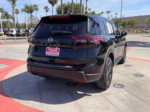 Certified 2026 Nissan Rogue SV FWD image 8