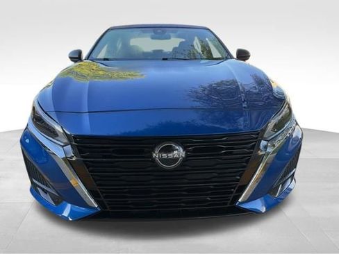 Used 2025 Nissan Altima 2.5 SV image 2