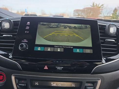 Used 2023 Honda Passport TrailSport image 16