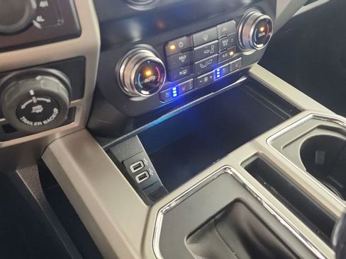 Used 2019 Ford F150 Lariat w/ Equipment Group 502A Luxury AWD/4WD image 17