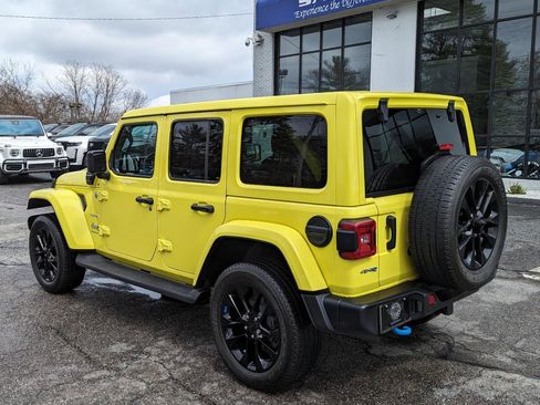 Used 2023 Jeep Wrangler Unlimited Sahara w/ Cold Weather Group AWD/4WD image 10