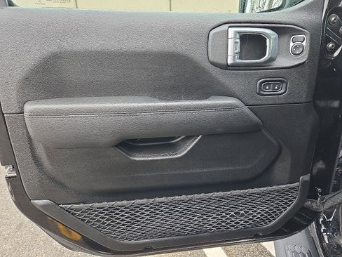 Used 2022 Jeep Wrangler Unlimited Sahara image 12