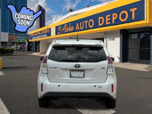 Used 2017 Toyota Prius V Five FWD image 4