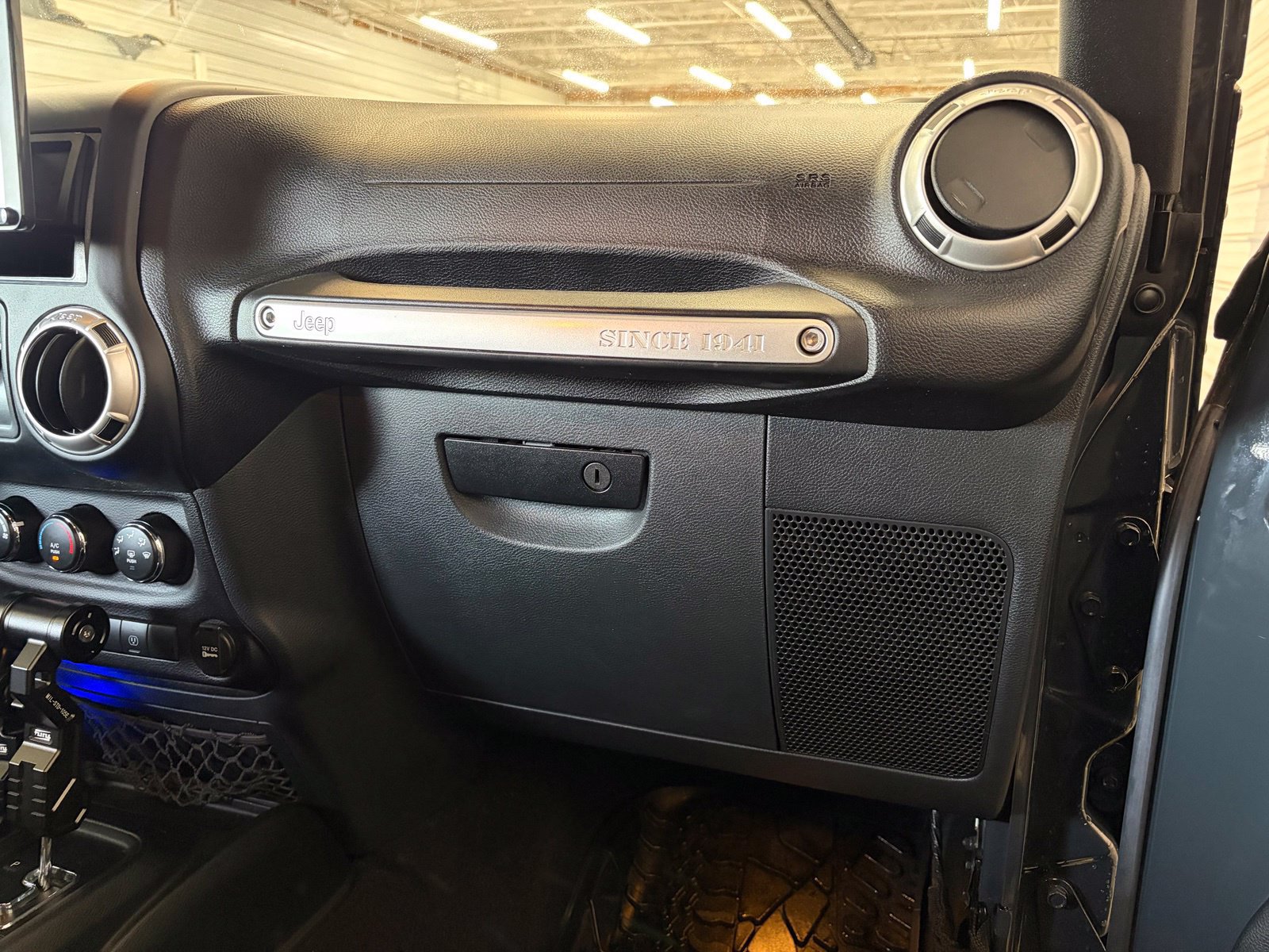 Used 2016 Jeep Wrangler Rubicon w/ Power Convenience Group AWD/4WD image 27