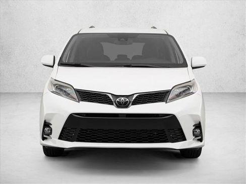 Used 2020 Toyota Sienna XLE image 2