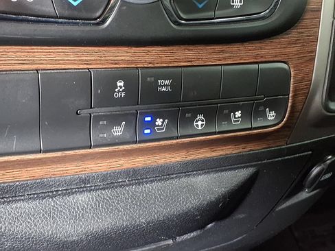 Used 2018 RAM 1500 Laramie RWD image 23