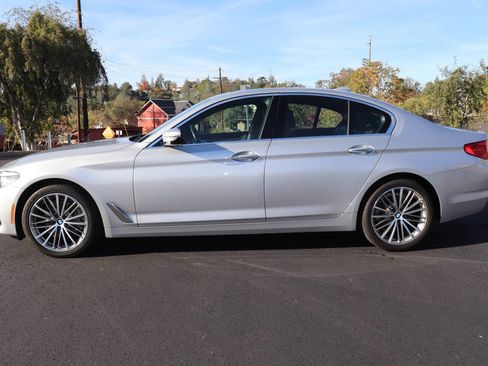 Used 2017 BMW 530i image 4