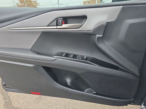 Used 2025 Toyota Camry SE image 33