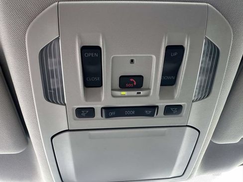 Used 2024 Toyota Highlander XLE AWD/4WD image 43