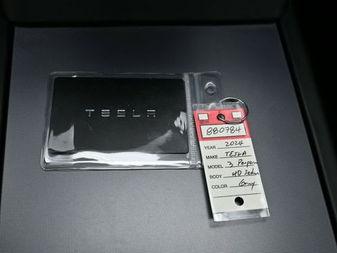 Used 2024 Tesla Model 3 Performance image 33