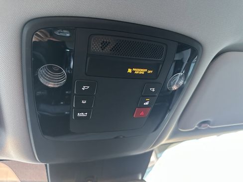 Used 2024 Kia Carnival EX image 29