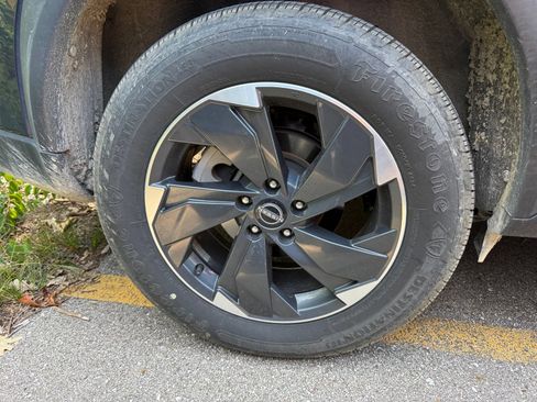 Used 2024 Nissan Rogue SV AWD/4WD image 9