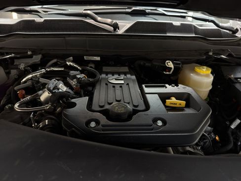 New 2025 RAM 2500 Laramie AWD/4WD image 12