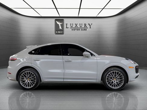 Used 2023 Porsche Cayenne Coupe AWD/4WD image 9