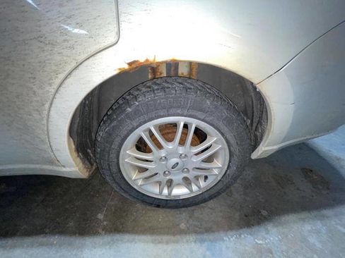 Used 2009 Ford Focus SE image 12