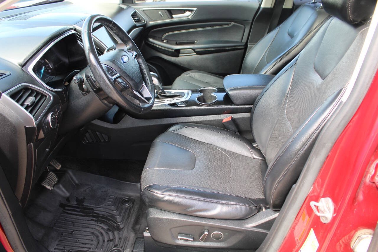 Used 2016 Ford Edge Titanium w/ Equipment Group 302A AWD/4WD image 16