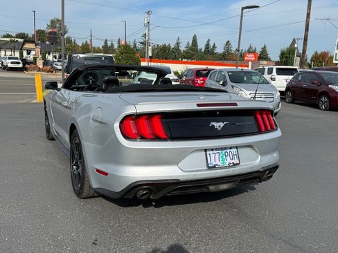 Used 2018 Ford Mustang Premium image 3