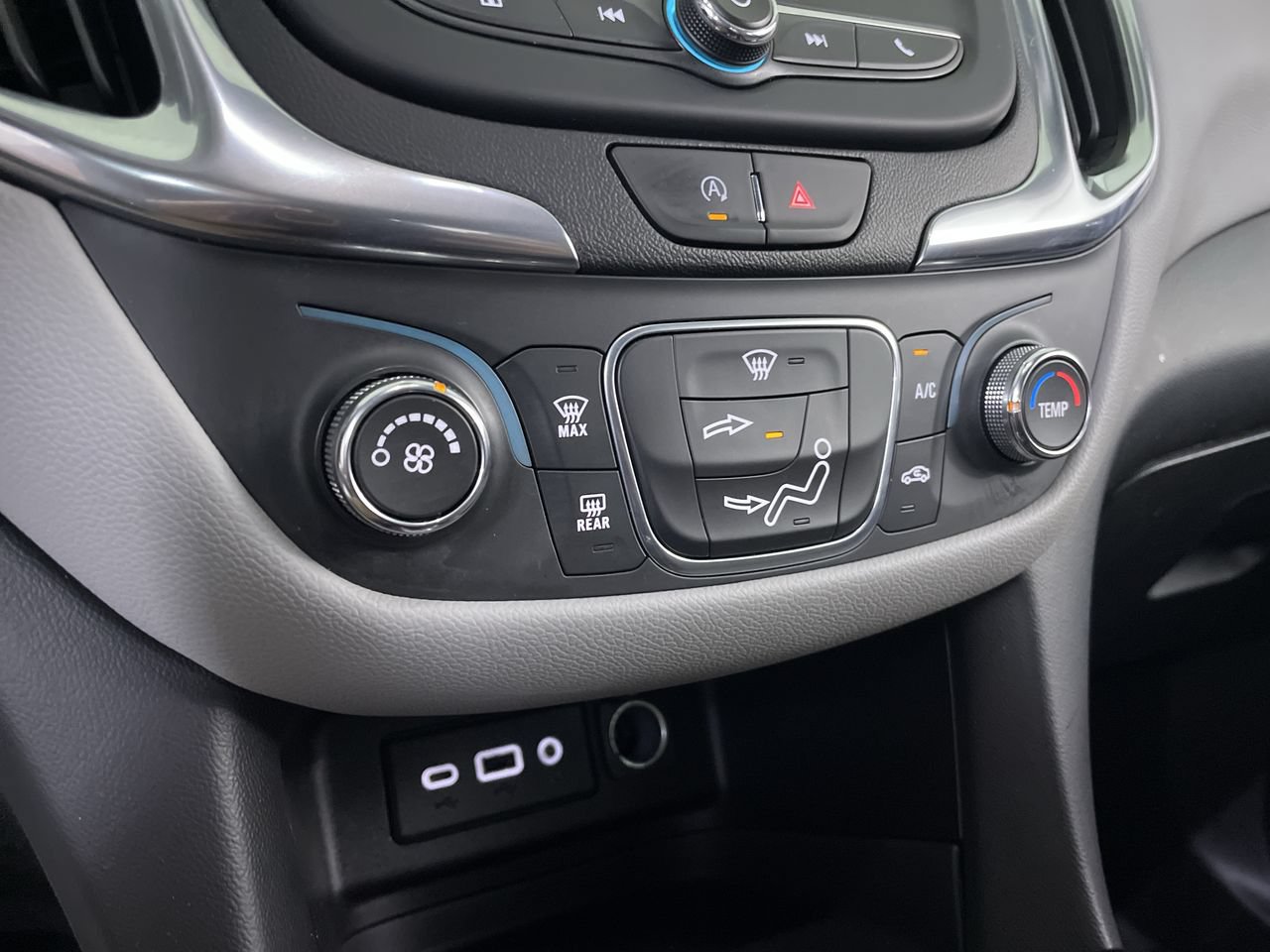 Used 2022 Chevrolet Equinox LS AWD/4WD image 18