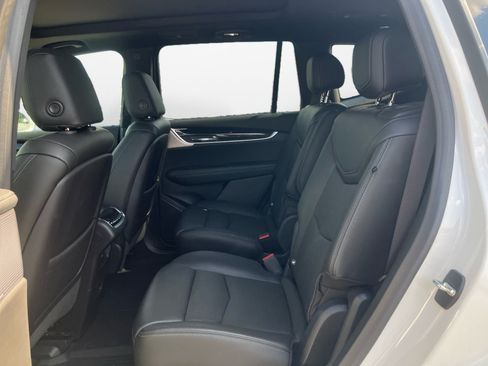 Used 2020 Cadillac XT6 Premium Luxury FWD image 16