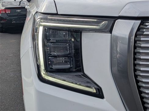 Used 2024 GMC Yukon XL Denali image 9