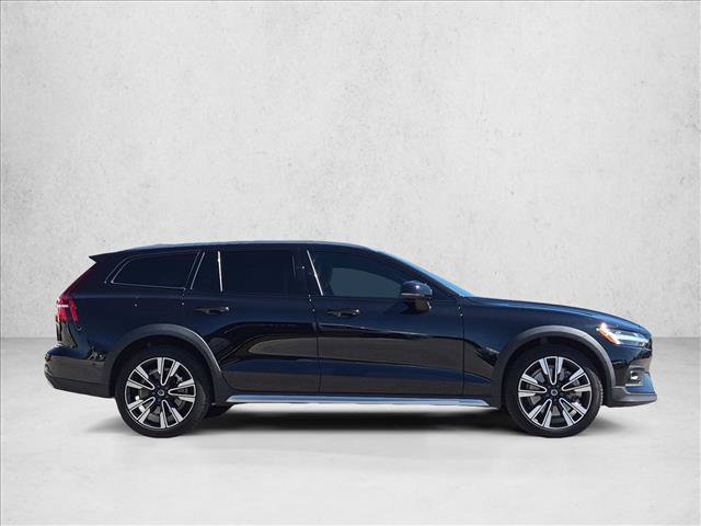 Used 2025 Volvo V60 B5 Cross Country Ultra w/ Protection Package Premier AWD/4WD image 4