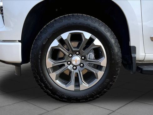 Used 2024 Chevrolet Silverado 1500 High Country w/ Technology Package AWD/4WD image 11