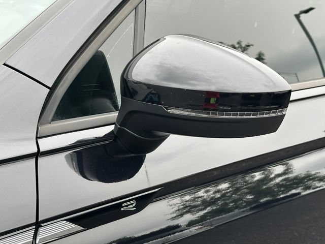 Certified 2024 Volkswagen Tiguan SE R-Line AWD/4WD image 11