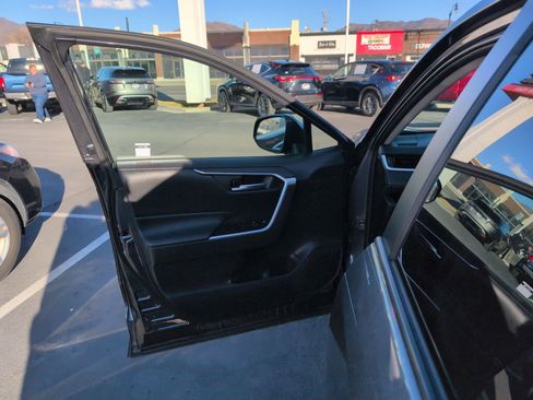 Used 2019 Toyota RAV4 XLE image 16