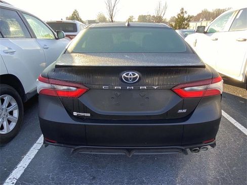 Used 2022 Toyota Camry SE image 7