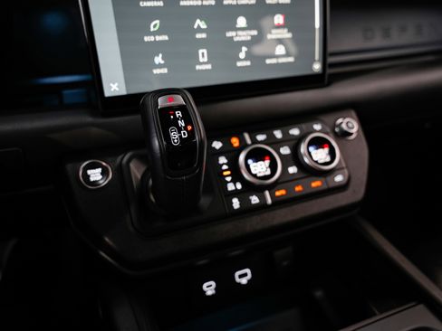 Used 2023 Land Rover Defender 110 X image 16