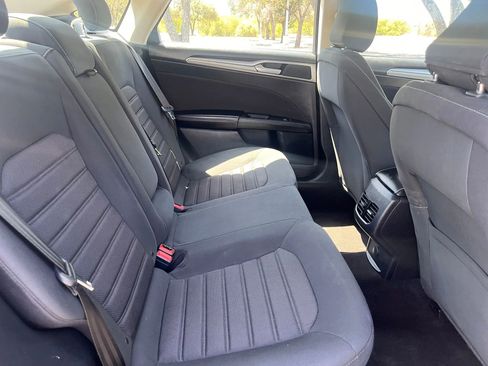 Used 2020 Ford Fusion SE image 26