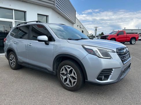 Used 2022 Subaru Forester Premium image 3