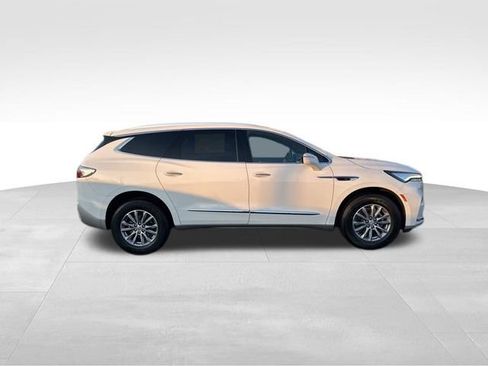 Used 2023 Buick Enclave Essence image 4