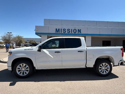 Used 2023 Chevrolet Silverado 1500 Custom image 2