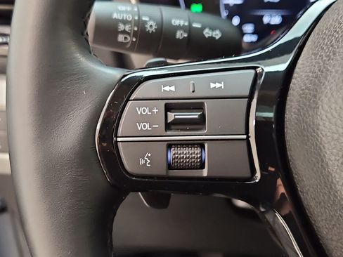 Used 2025 Honda Pilot Elite image 13