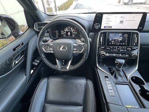 Used 2024 Lexus LX 600 4WD w/ Luxury Package image 11