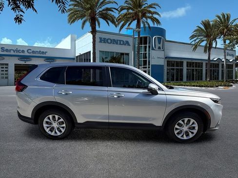 Used 2025 Honda CR-V LX image 9