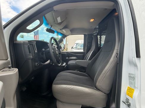 Used 2025 Chevrolet Express 2500 w/ Driver Convenience Package RWD image 9