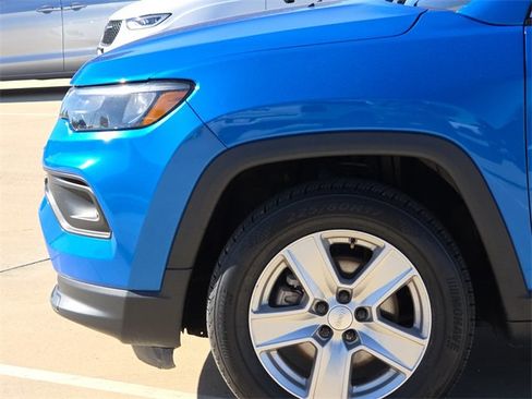 Used 2022 Jeep Compass Latitude image 5