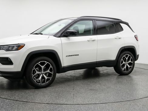 Used 2025 Jeep Compass Limited AWD/4WD image 3