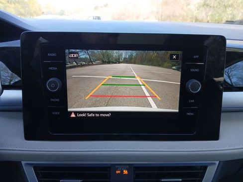 New 2026 Volkswagen Taos SE FWD image 19