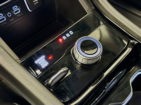 Used 2023 Jeep Grand Cherokee Limited image 25