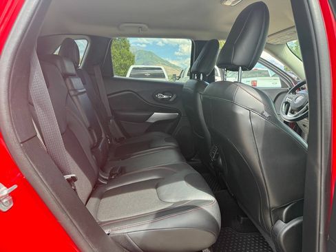 Used 2018 Jeep Cherokee Trailhawk w/ Comfort/Convenience Group AWD/4WD image 21