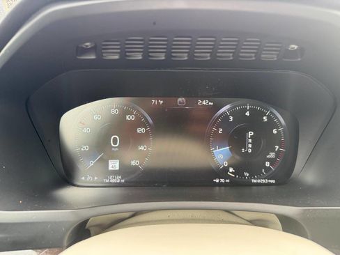 Used 2016 Volvo XC90 T6 Momentum w/ Momentum Plus Package image 15