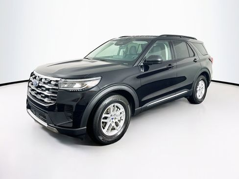 Used 2025 Ford Explorer Active image 3