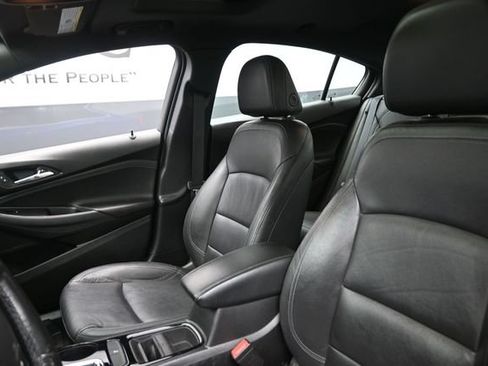 Used 2018 Chevrolet Cruze Premier FWD image 16